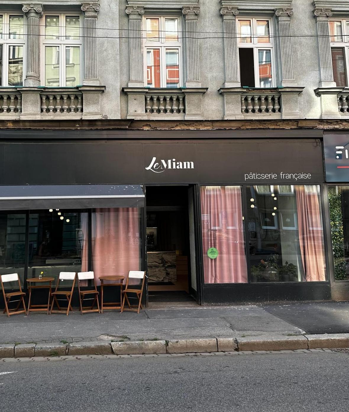 Urban Zenhouse No.2 - Breakfast Included Lägenhet Bratislava Exteriör bild