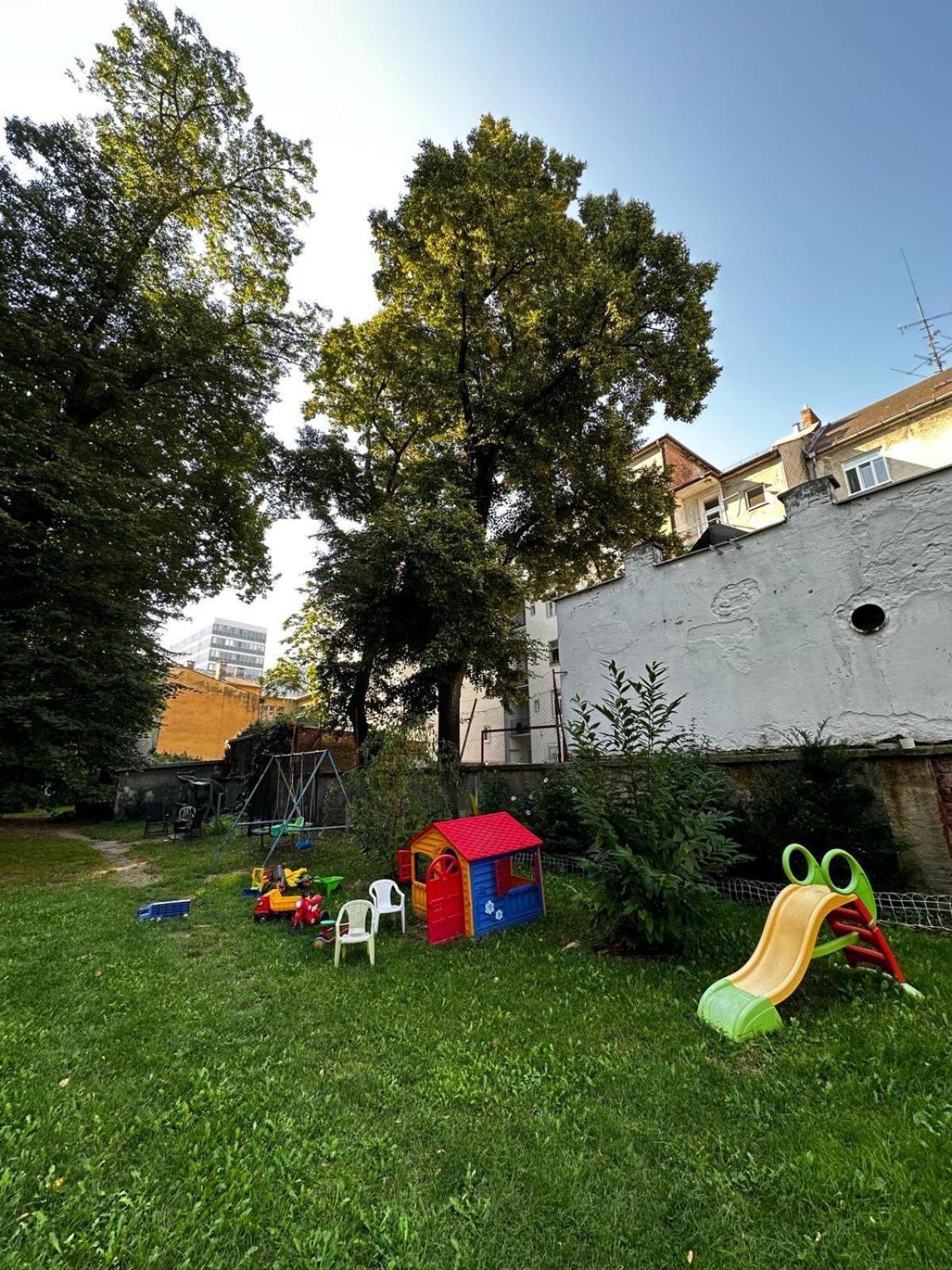 Urban Zenhouse No.2 - Breakfast Included Lägenhet Bratislava Exteriör bild